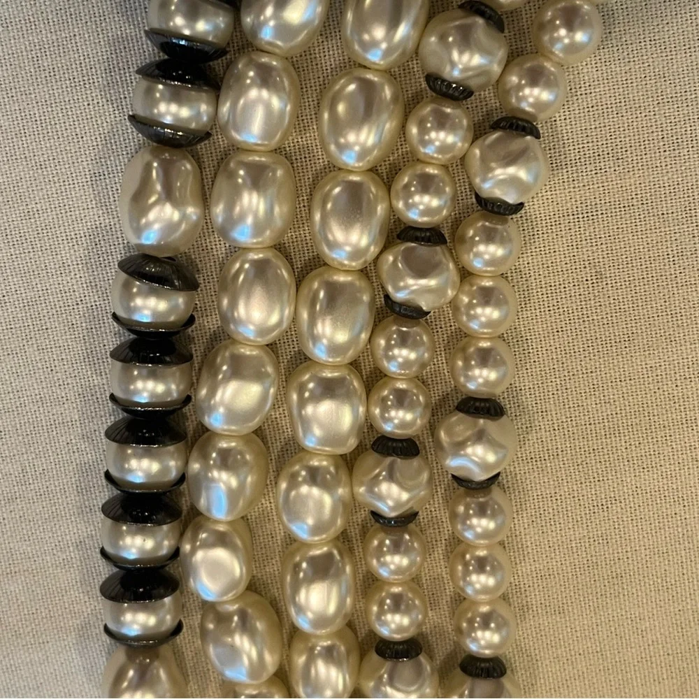 5 Strand Pearl Choker - Picture 11 of 16
